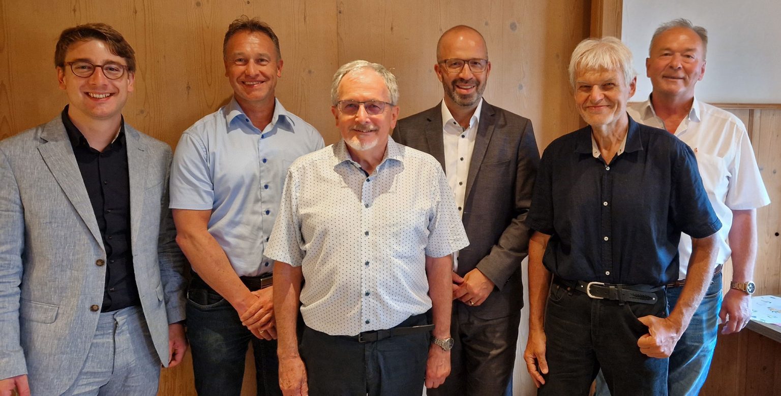 alter und neuer Vorstand Freie Wählervereinigung Zollernalb e.V.